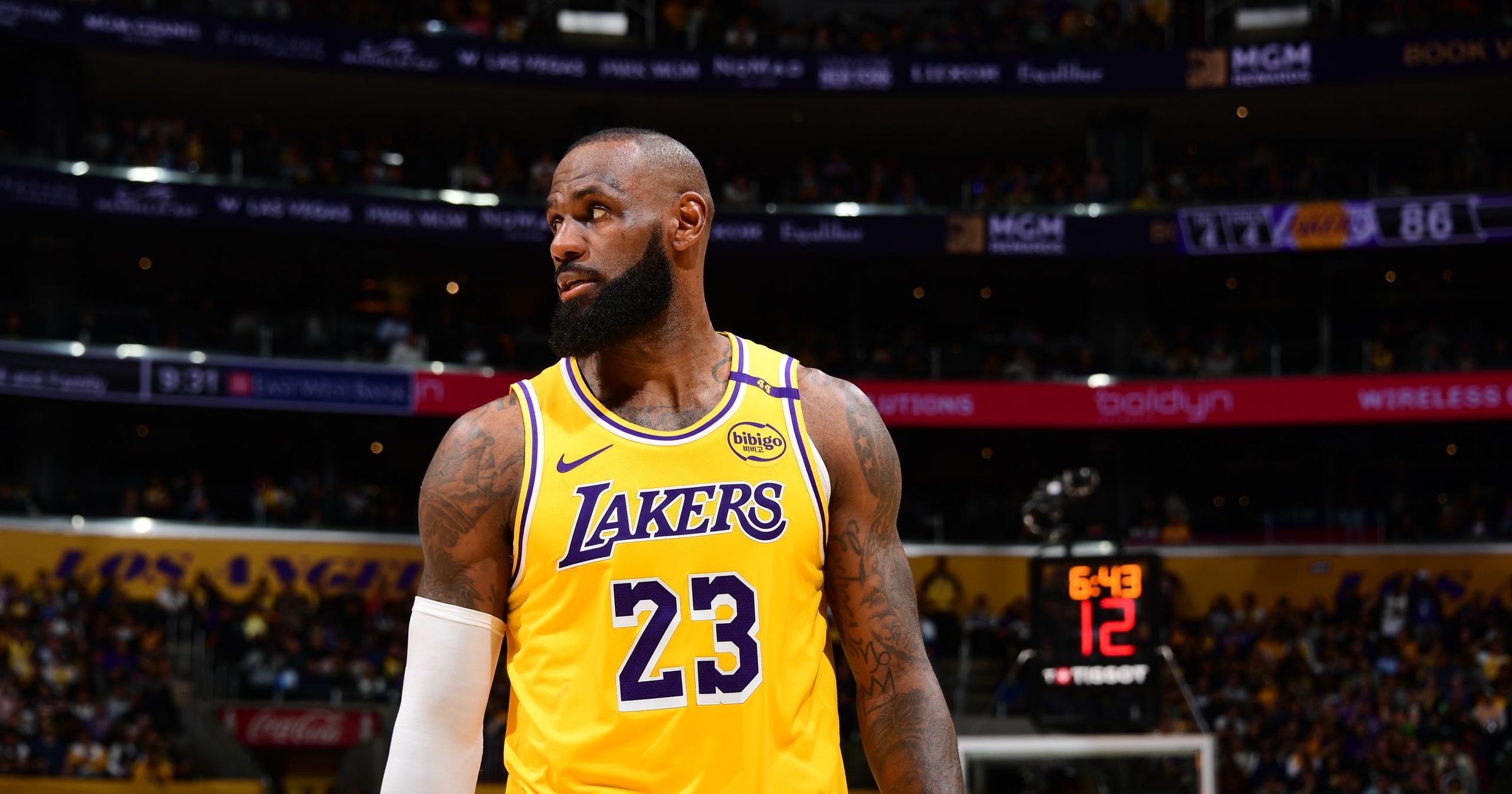 un an de plus à 52،6 مليون aux lakers: lebron James a activé son خيار