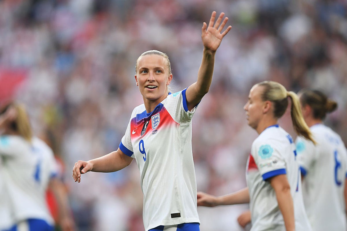 من هو Aggie Beever-Jones؟ من الأسد هاتريك إلى Euro 2025 اختراق
