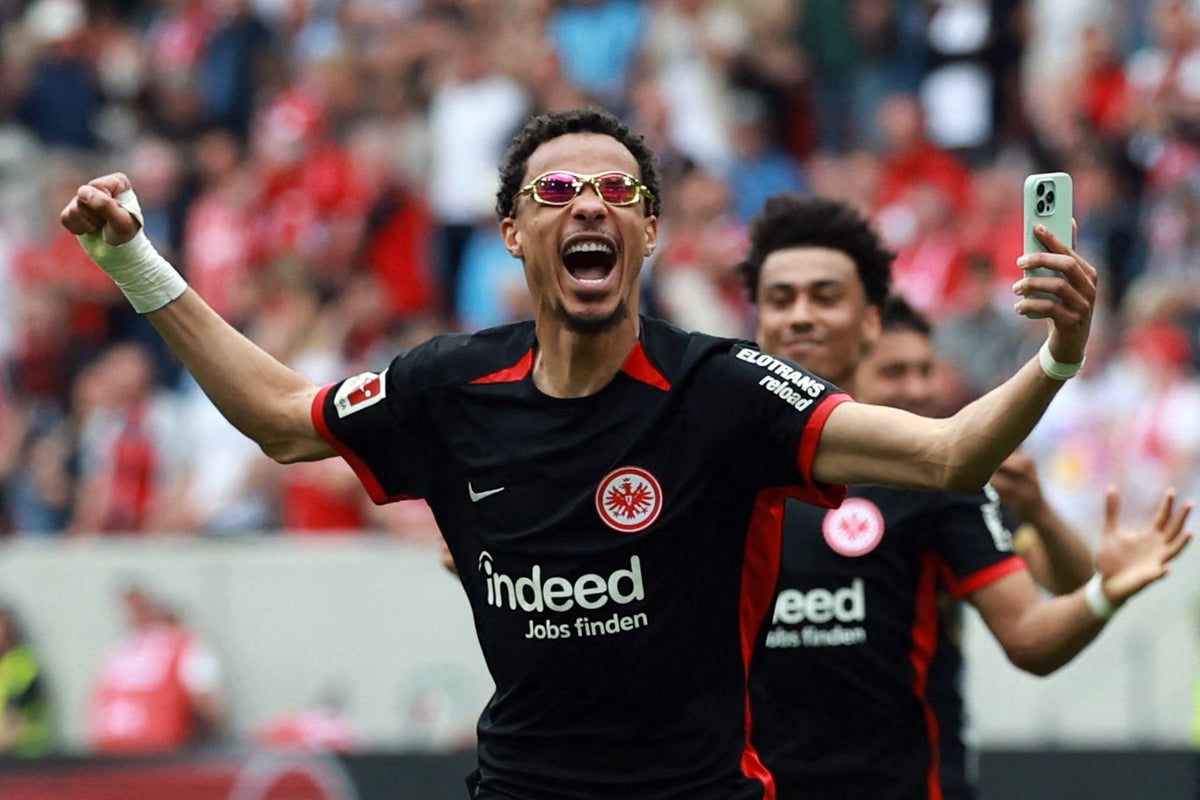 نقل الأخبار المباشرة: تبديل أرسنال من Sesko إلى Ekitike ، Liverpool Target Guehi