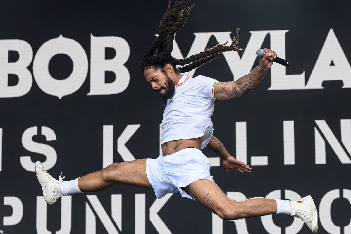 Bob Vylan قد تم إلغاء تأشيراتنا على هتافات Glastonbury “البغيضة”