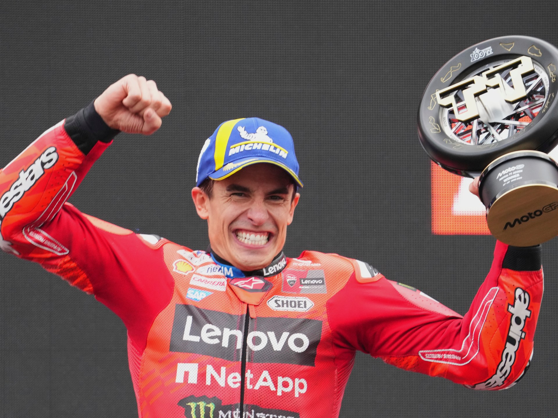 MotoGP الهولندي: Marc Marquez يفوز لكن الأخ يعطل