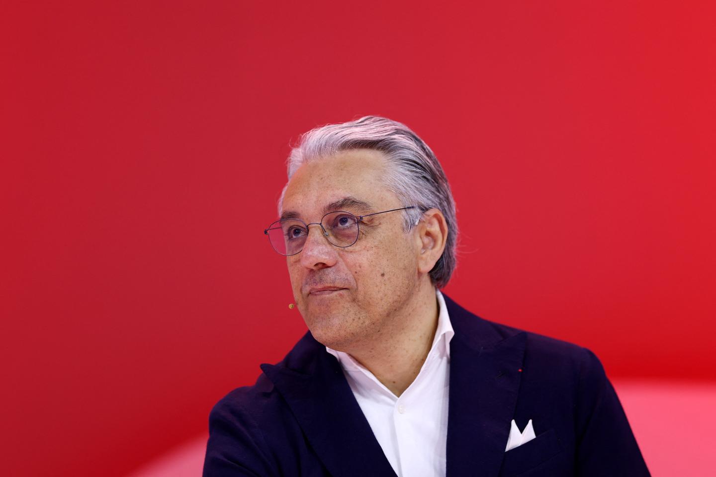 "بينما تتخلى Luca de Meo عن السفينة ، لا يزال مستقبل رينو غير مؤكد للغاية"