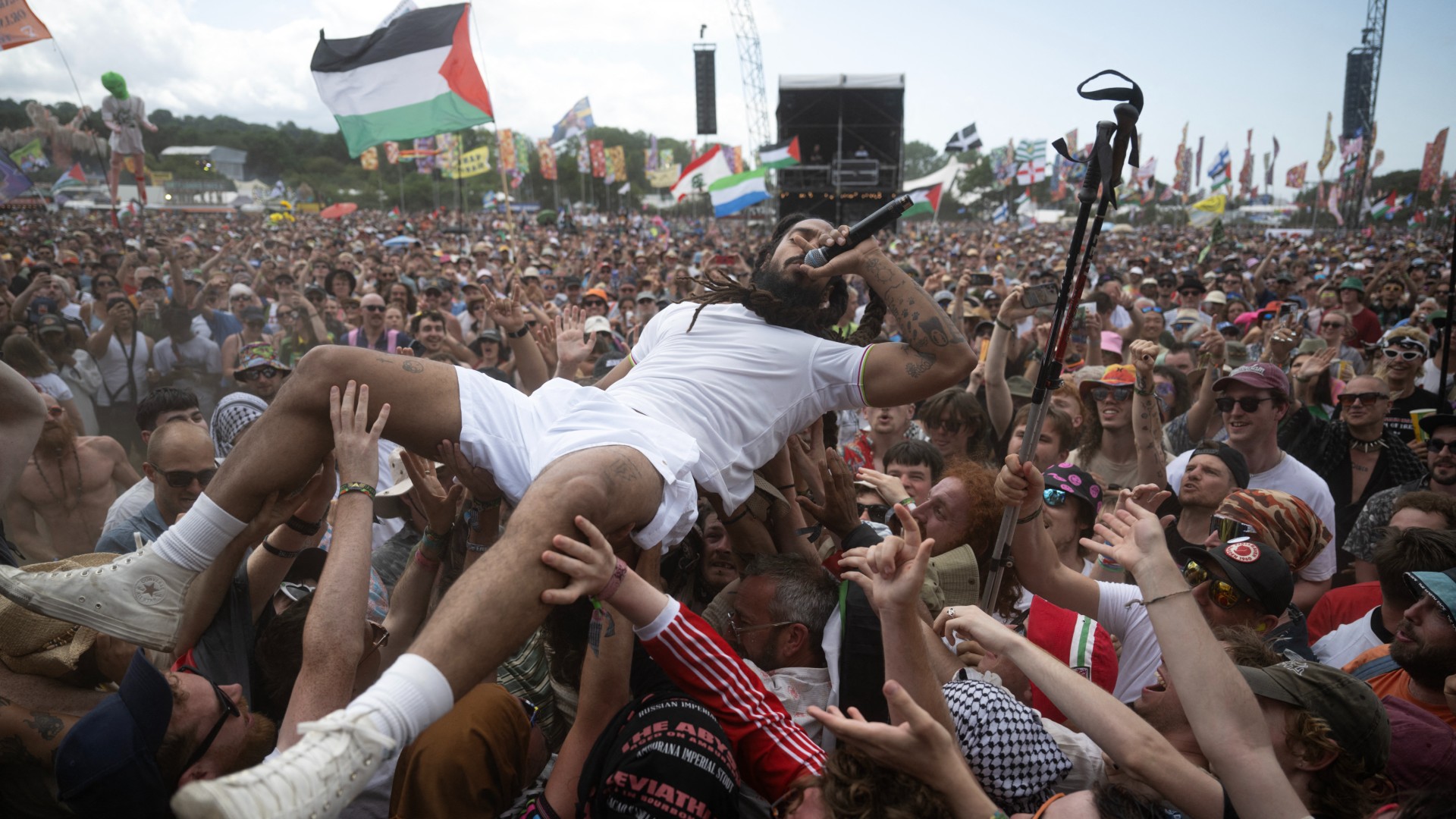 تقوم شرطة المملكة المتحدة بفحص "الموت إلى IDF" في مهرجان Glastonbury