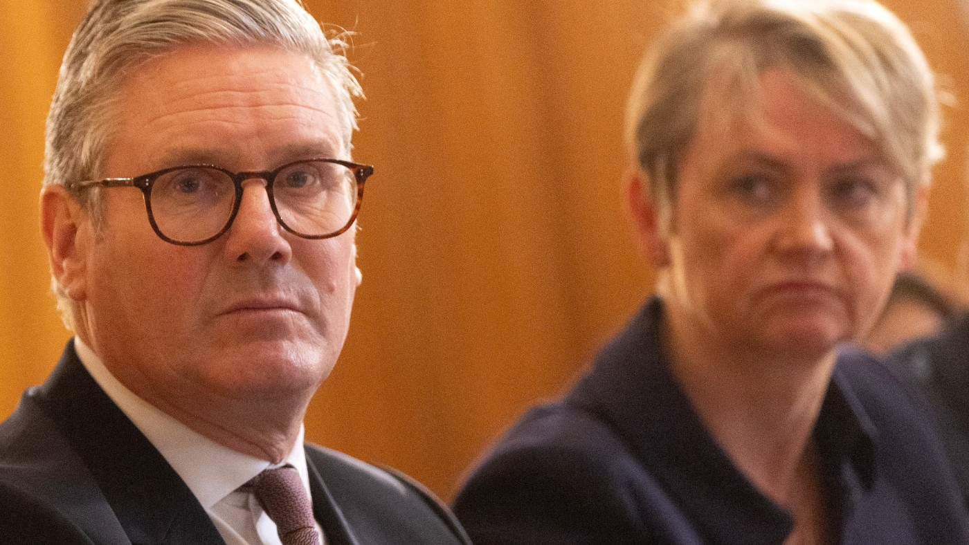 حث Starmer و Cooper من قبل أكثر من 500 شخص ثقافي على عدم حظر العمل الفلسطيني