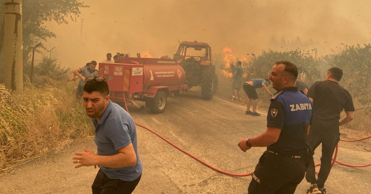 معارك Turkiye حرائق الغابات في Izmir لليوم الثاني ، تم إجلاء 50000 شخص