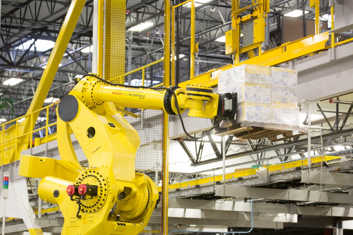 Amazon Optimus Prime! تقترب شركة بيزوس من وجود عمال روبوت منظمة العفو الدولية أكثر من البشر