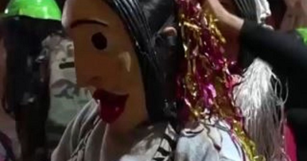 تحتفل مدينة باراجوايان مهرجان كامبا رعانغا النابض بالحياة مع الأقنعة والنار والتقاليد | أفريقيا