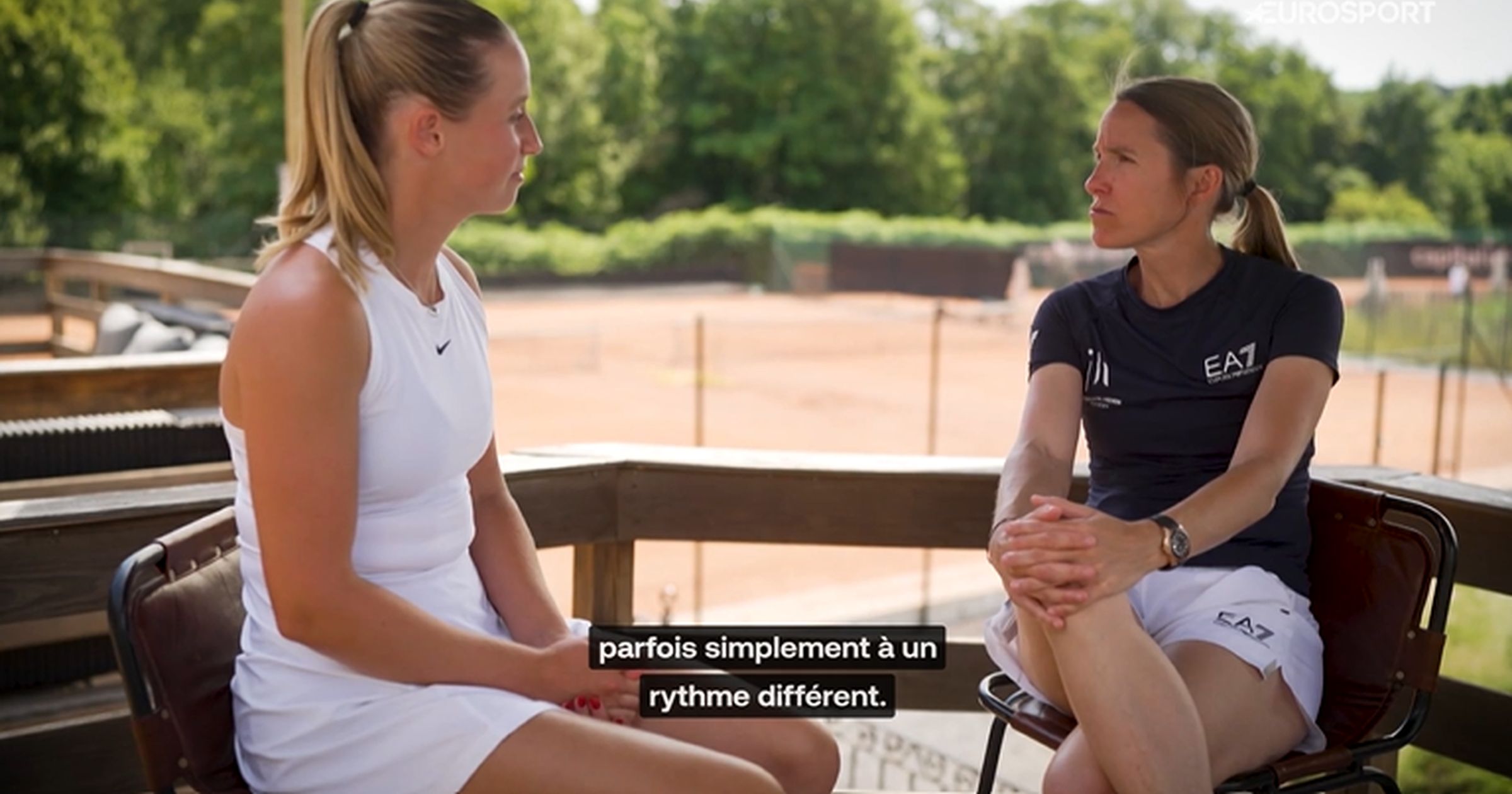 تعليق هينين يرافق Dittmann مقابل Les Jeux Mondiaux Universitaires