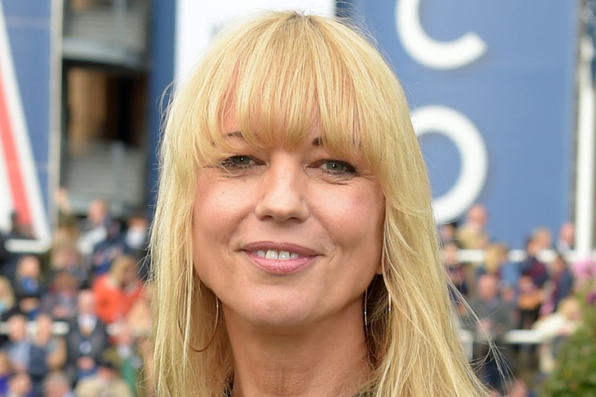 تكشف BBC Radio 2 DJ Sara Cox أنها تتعقب أطفالها عندما يكونون منفصلين