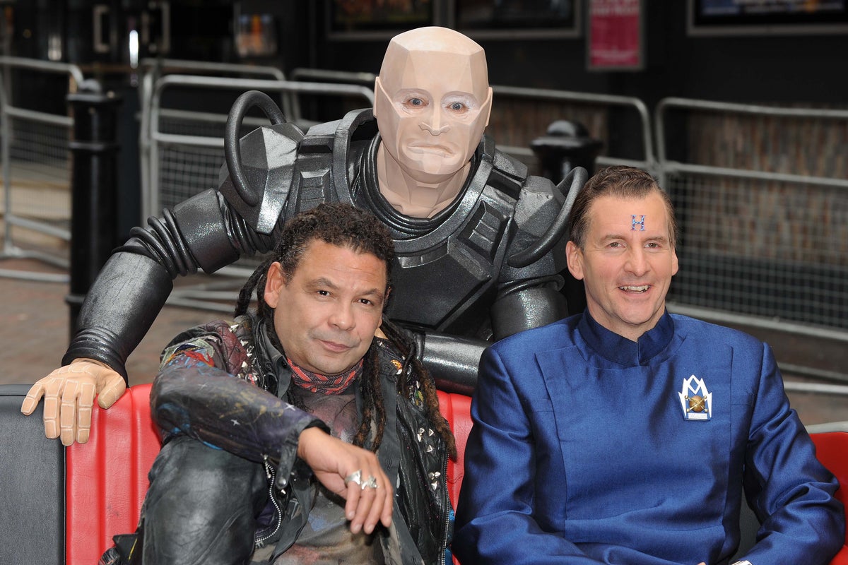 يقوم Red Dwarf Star بإلغاء المظاهر العامة بعد "الوضع الطبي"