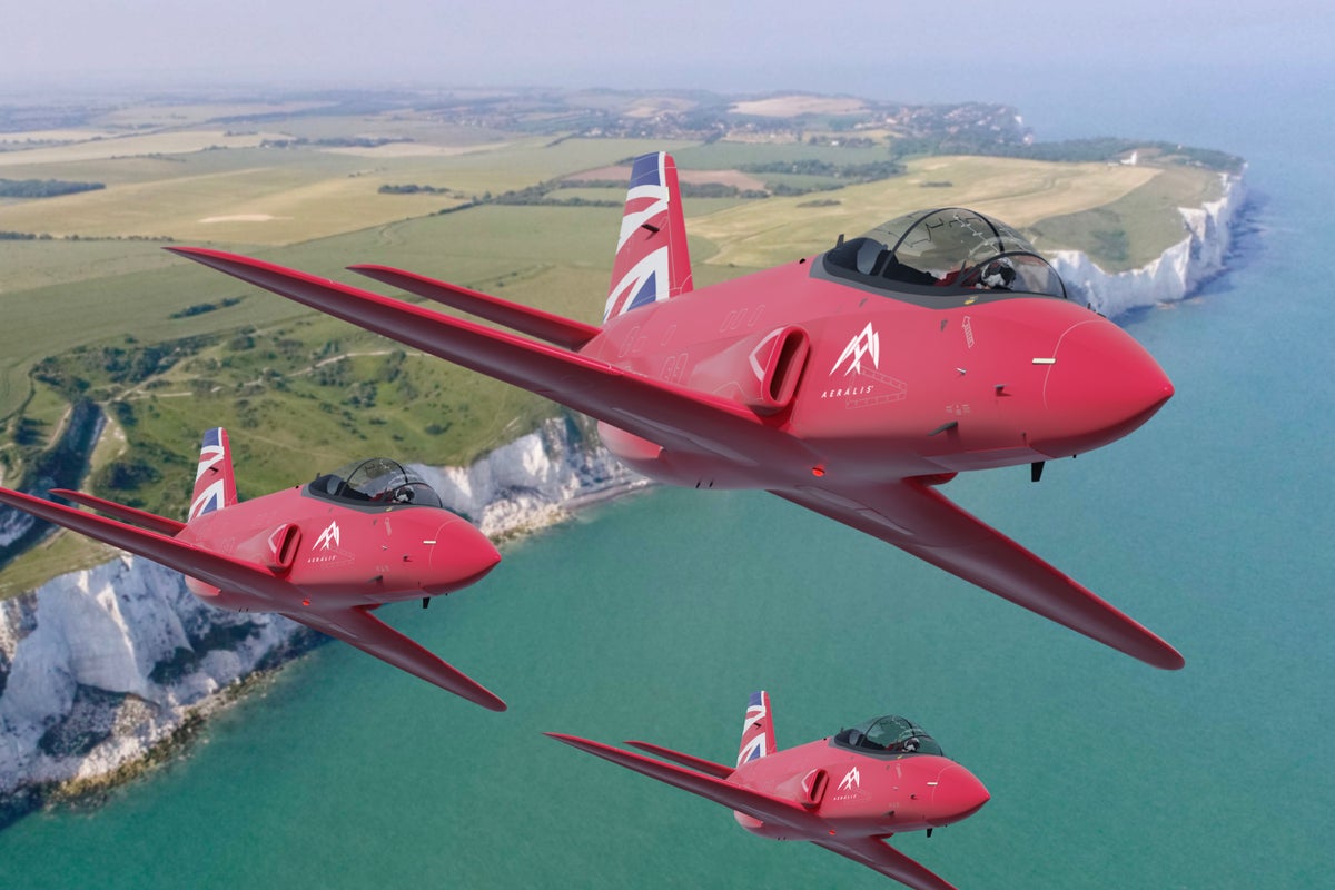 يمكن تجميع الجيل التالي من Red Arrows Jets في مطار بريستويك