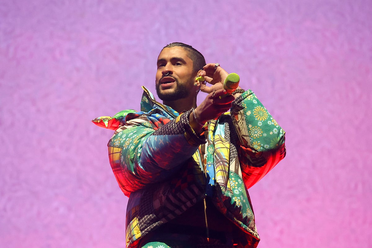يستخدم Bad Bunny تسجيل تقليد ترامب في فيديو موسيقي جديد
