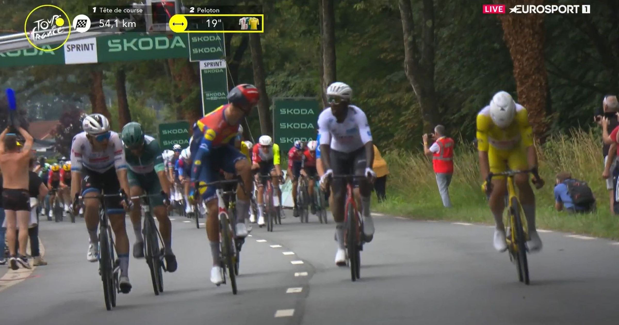 KM154،6: Fedorov Domine Le Sprint Intermédiare ، Milan et Coquard Explosent de Colère