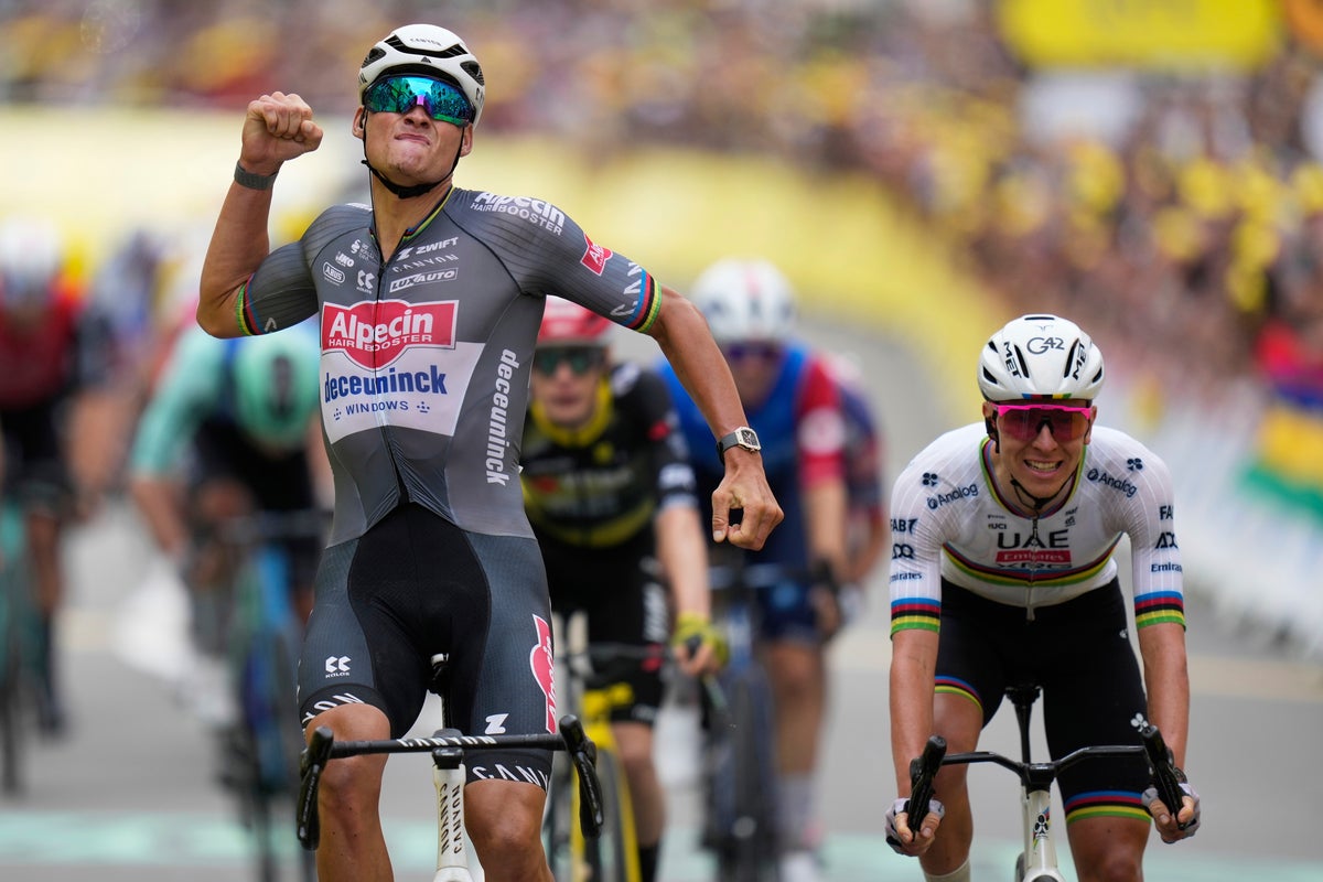 يظهر فان دير بويل منتصرا قبل بوغاكار في Tour de France Stage 2