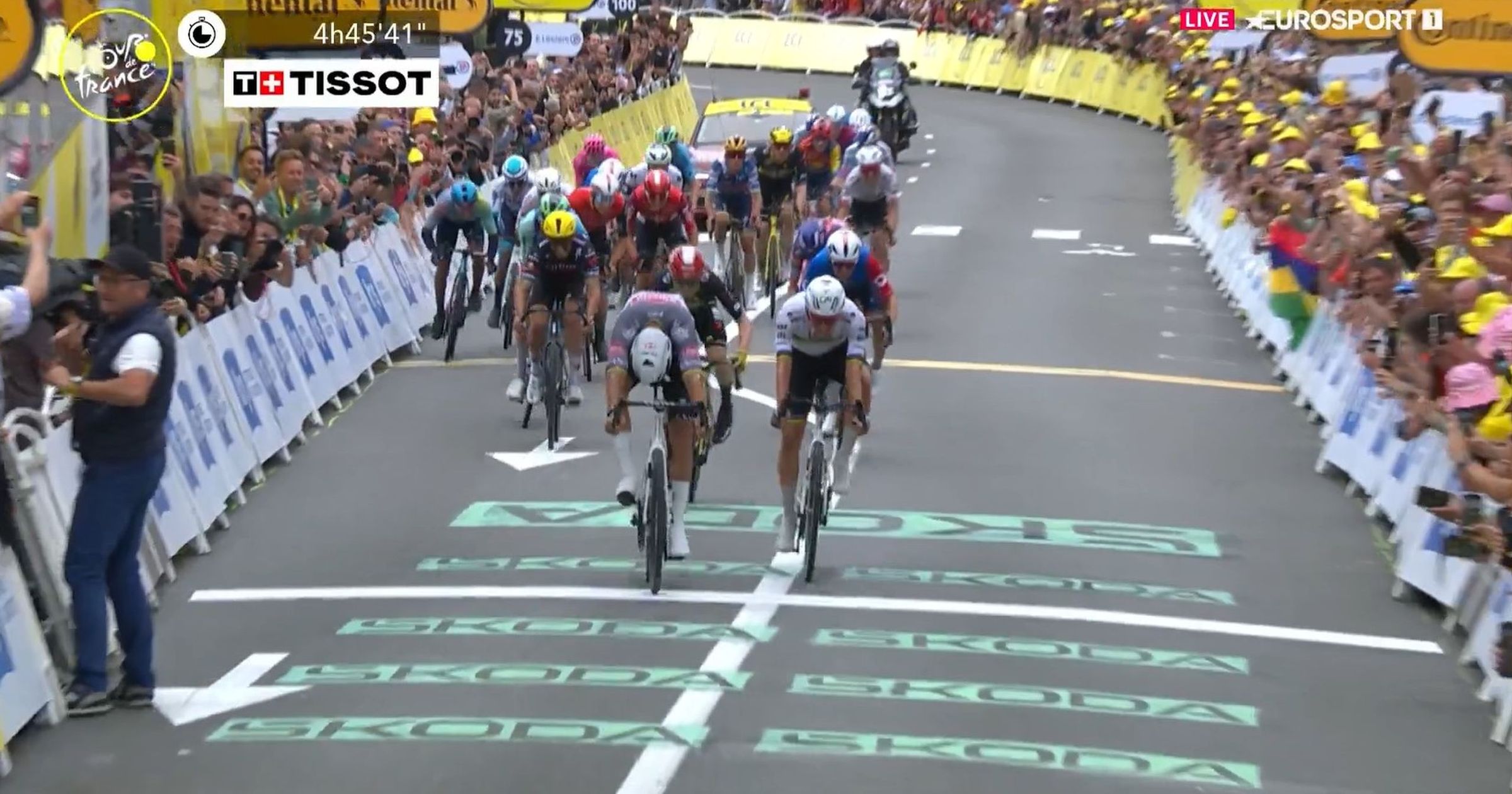 van der poel vainqueur d'un Sprint Royal Devant Pogacar et Vingegaard