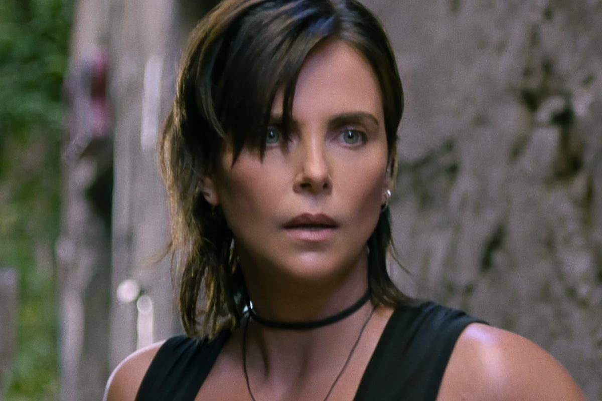 تعليقات Charlize Theron Old Guard 2 تكشف عن حقيقة محبط حول أفلام الحركة