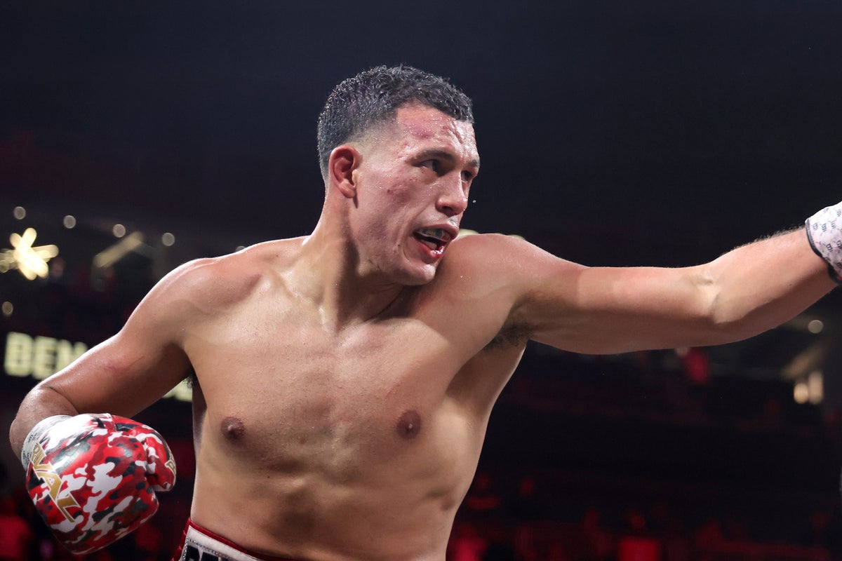 عناوين Benavidez vs yarde بطاقة مكدسة مثل Devin Haney Boxes الفنان خروج المغلوب