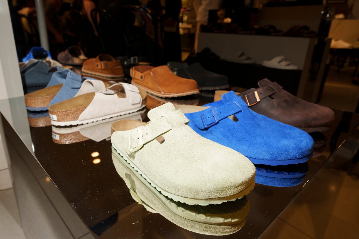 يستهدف Birkenstock مزيفًا وسط ضغط متزايد على تجارة الهند المزيفة