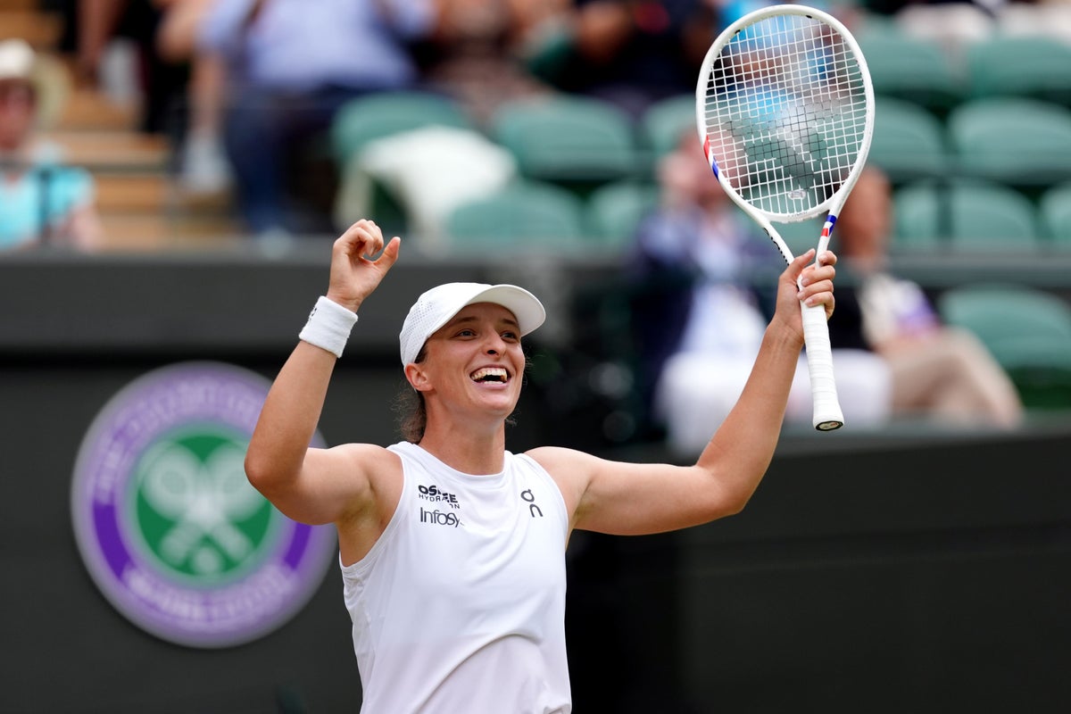 يجد Iga Swiatek قدمًا على العشب للوصول إلى نصف نهائي Wimbledon الأول