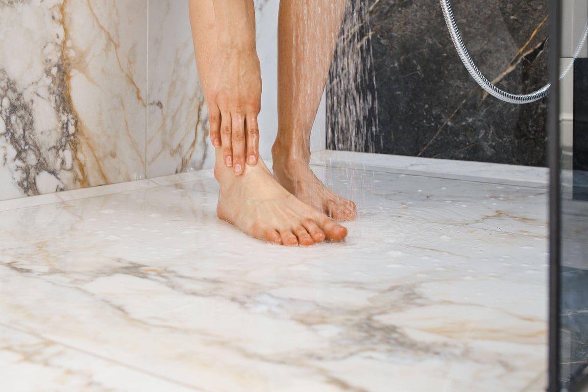 يحذر أطباء الأمراض الجلدية من أن إجراءات الاستحمام قد ذهبت بعيدًا جدًا