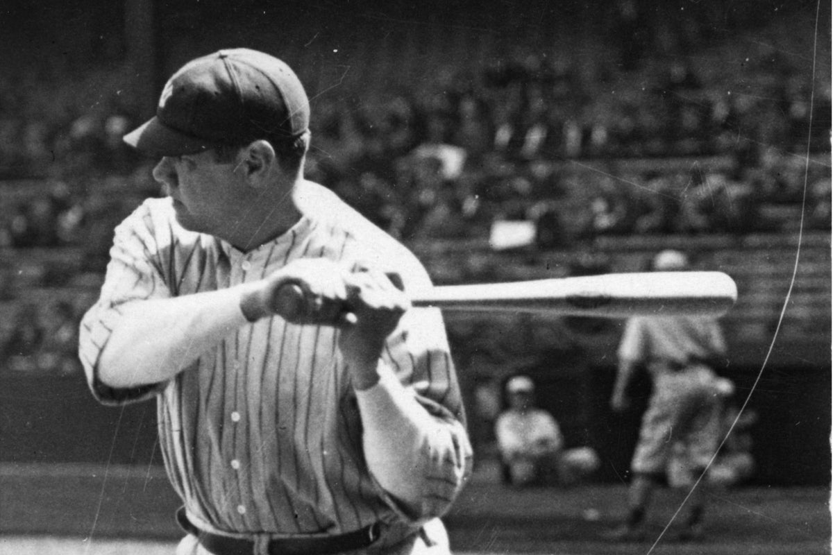 نجم Tiktok Livvy Dunne Strikes في محاولة لشراء منزل Yankees Legend Babe Ruth