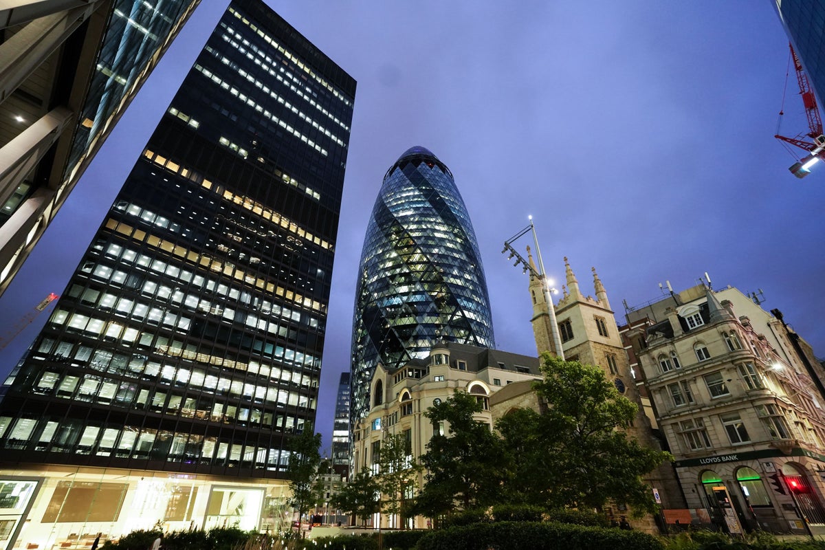 يساعد عمال المناجم في دفع FTSE 100 إلى مستوى قياسي جديد