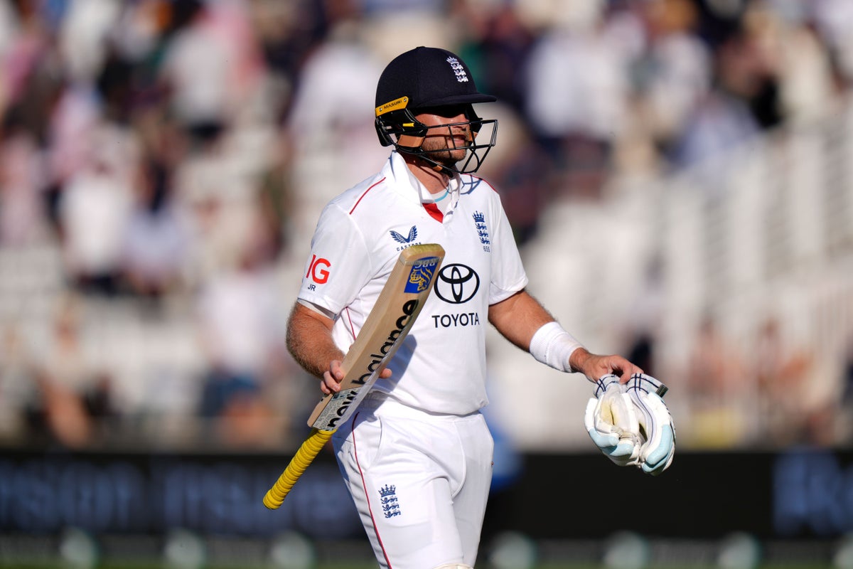 Joe Root لم يهزم في 99 في دور إنجلترا في يوم الافتتاح من الاختبار الثالث
