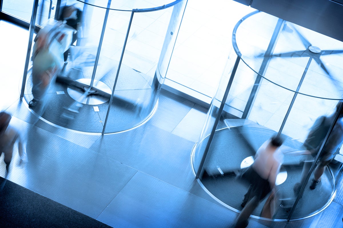 في الواقع وأصبح Glassdoor أحدث الشركات التي تقع ضحية لخفض الوظائف من الذكاء الاصطناعي