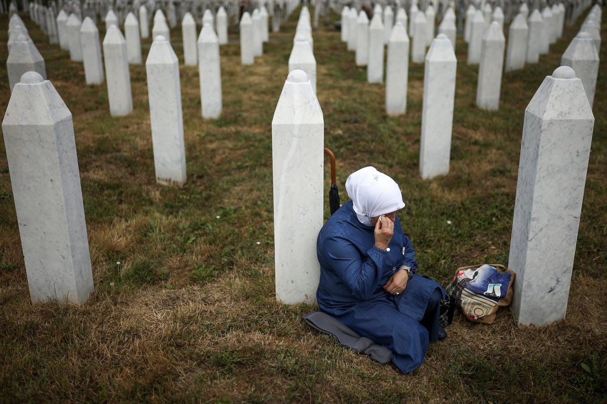 بعد 30 عامًا من مذبحة Srebrenica ، فإن "أبدًا مرة أخرى" هو شعار فارغ كما هو قديم