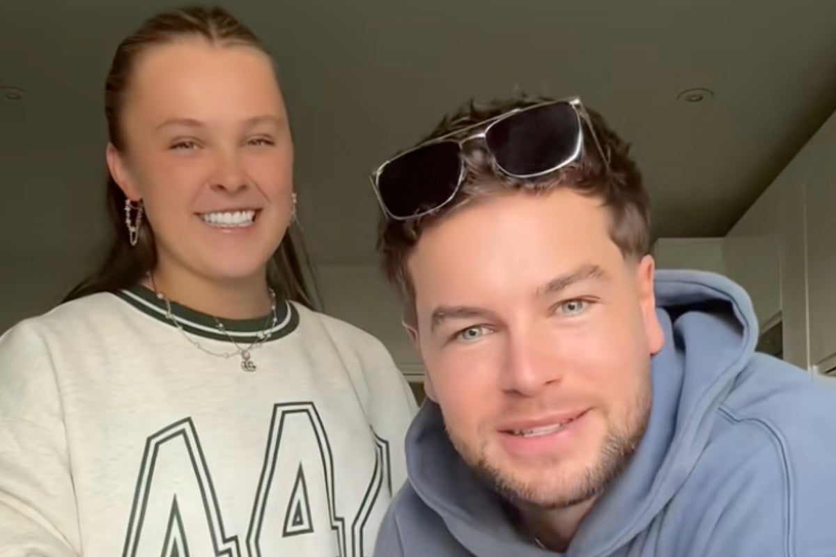 يعالج Jojo Siwa شائعات الحمل وسط علاقة مع كريس هيوز