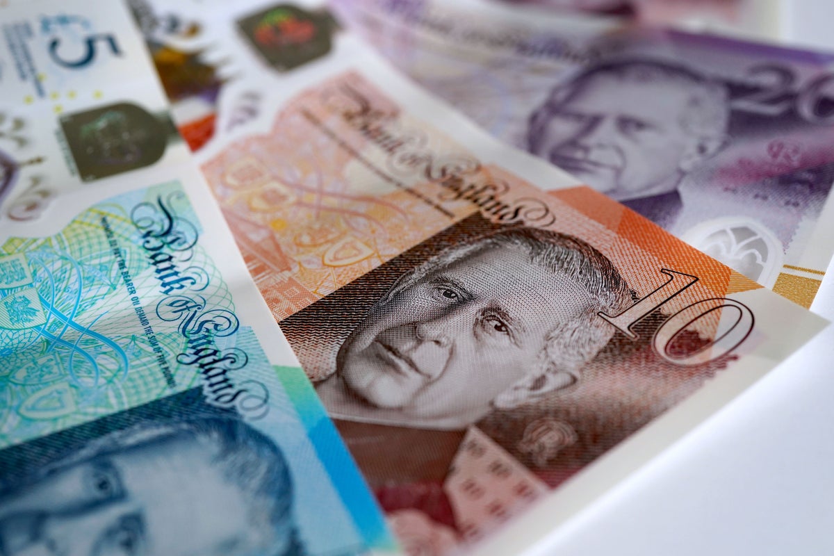 ريفز “بخيبة أمل” بعد تقلص اقتصاد المملكة المتحدة بشكل غير متوقع للشهر الثاني على التوالي