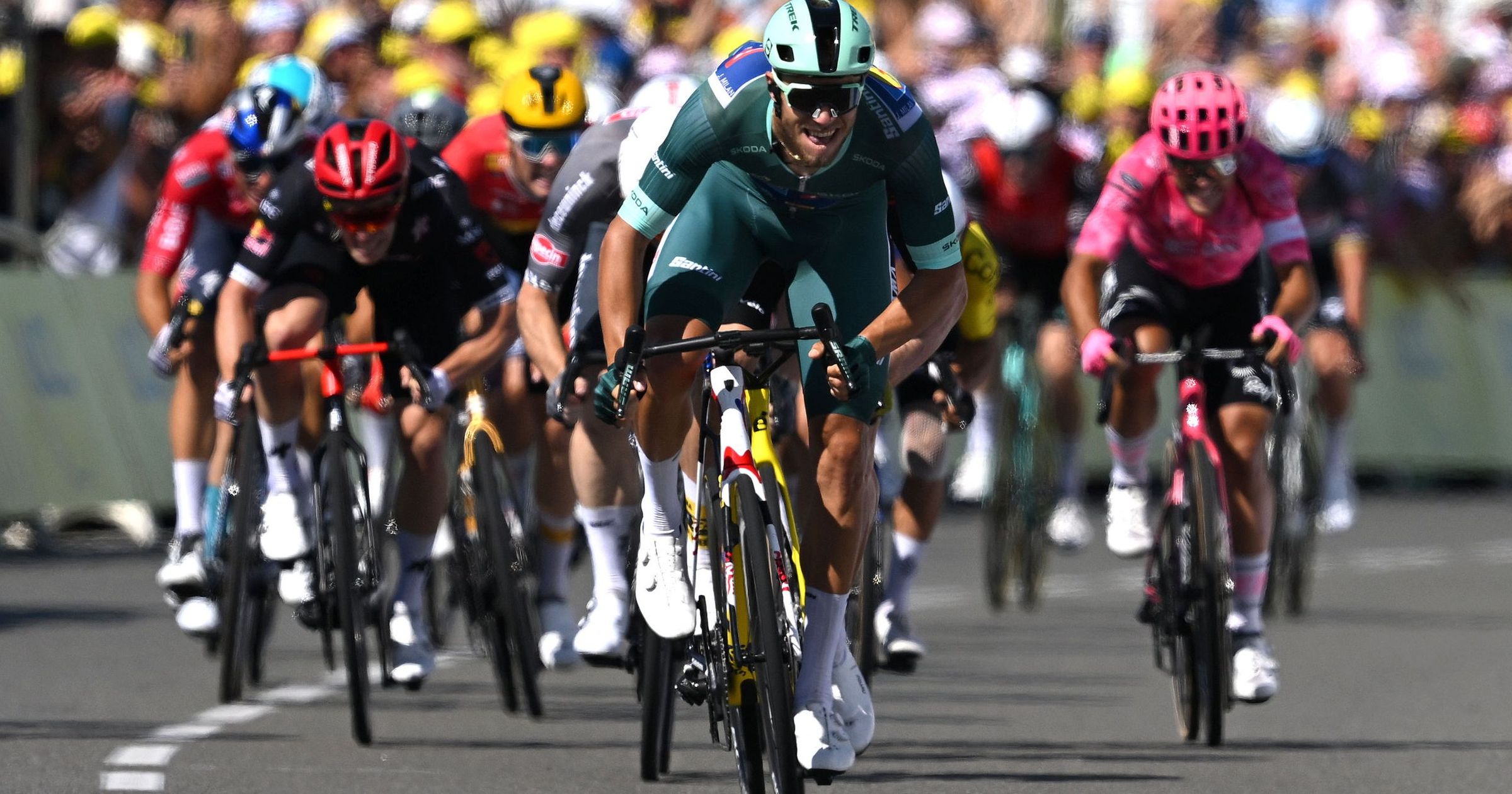De L'Entermédiaire Au Sprint Final: Milan Maillot Vert Tout Puissant de la 8e étape