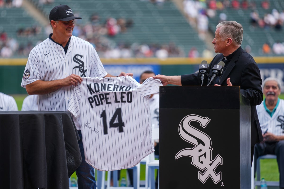 من 14 إلى آخر ، يحصل White Sox Great Konerko على هدية من البابا ليو الرابع عشر تكريما لعام 2005 لقب