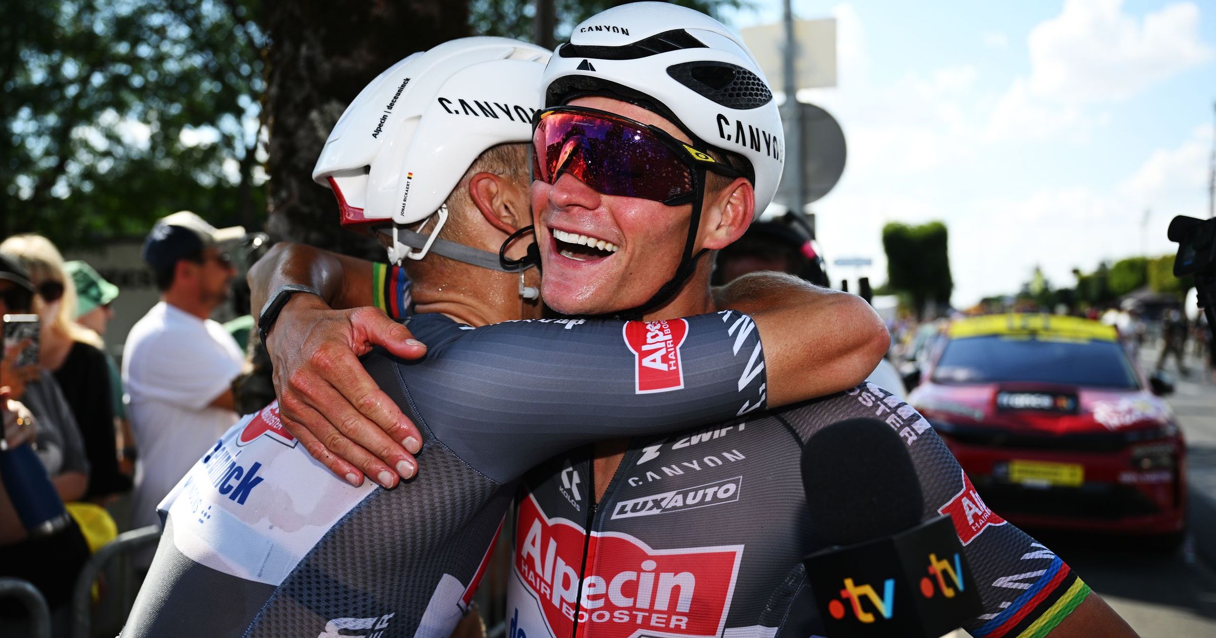 "الابن Rêve était d'ntre sur le podium" ، Quand van der Poel Aide Rickaert Pour Le Dossard Rouge
