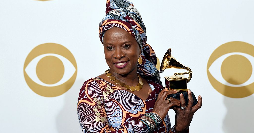 Angélique Kidjo يصنع التاريخ كأول فنان أفريقي أسود في هوليوود ووك الشهرة | أفريقيا