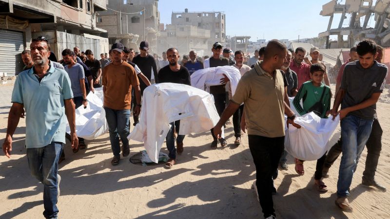 العشرات التي قتلت في غزة بينما تكثف إسرائيل الإضرابات | سي إن إن