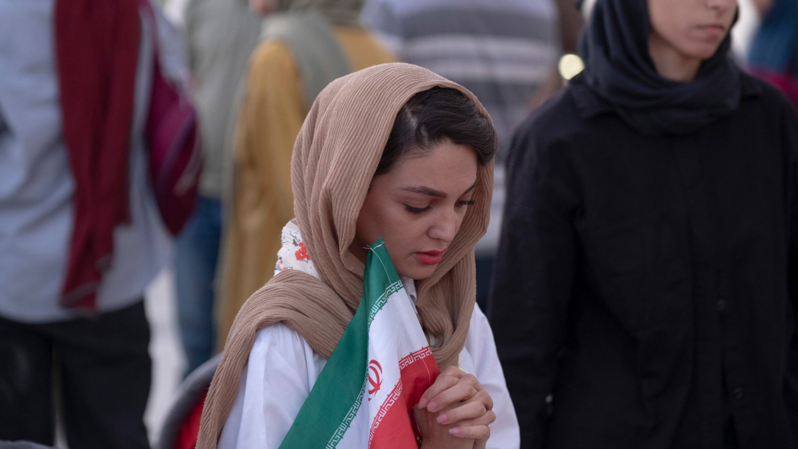تحت النار: إيران بين الكبرياء والإرهاق