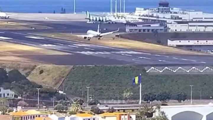 250703 Plane Bounces Off Runway While Battling Strong Winds
