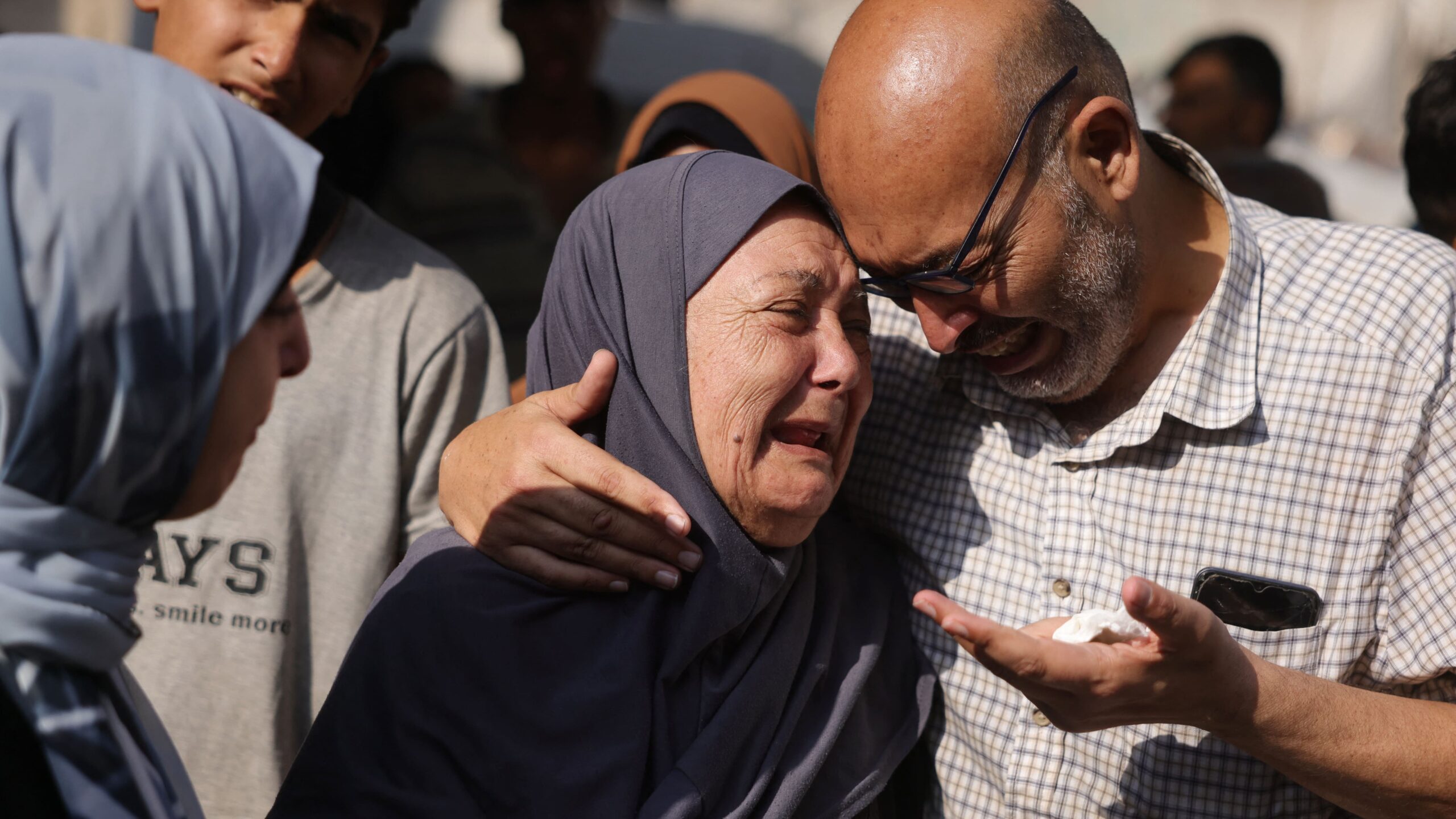 تستجيب حماس لوقف إطلاق النار ، وتطالب بتغييرات على موقف الجيش الإسرائيلي في غزة