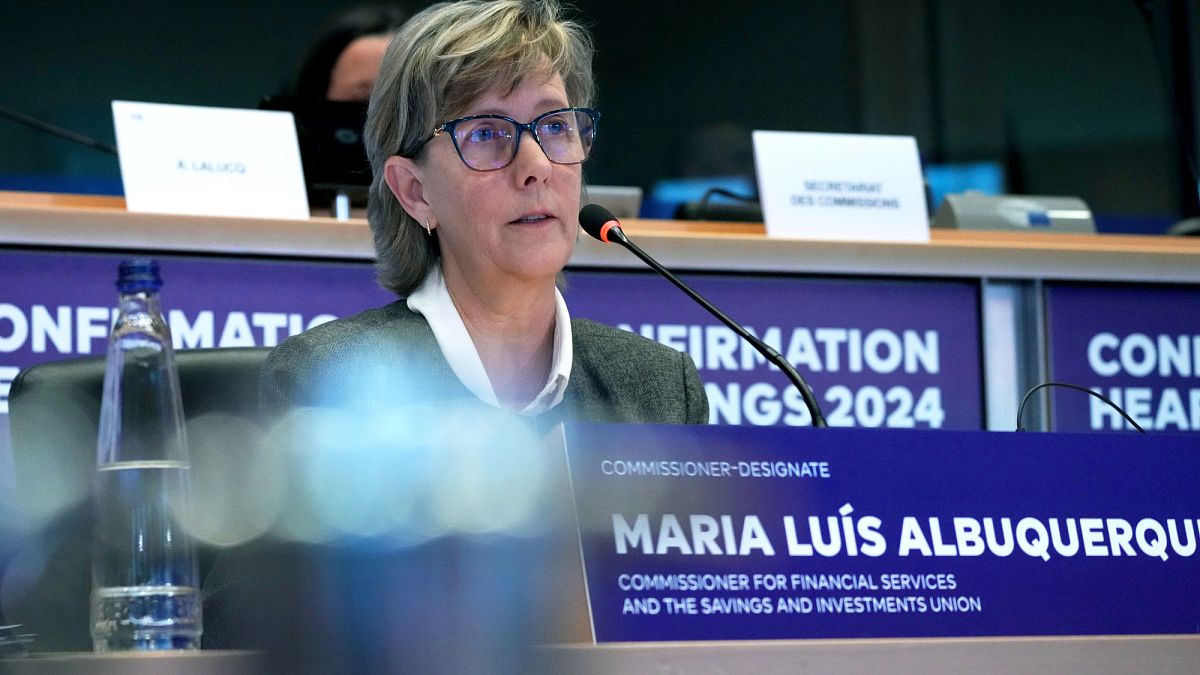 تصادم MEPs مع لجنة الاتحاد الأوروبي على القائمة السوداء لمكافحة غسل الأموال