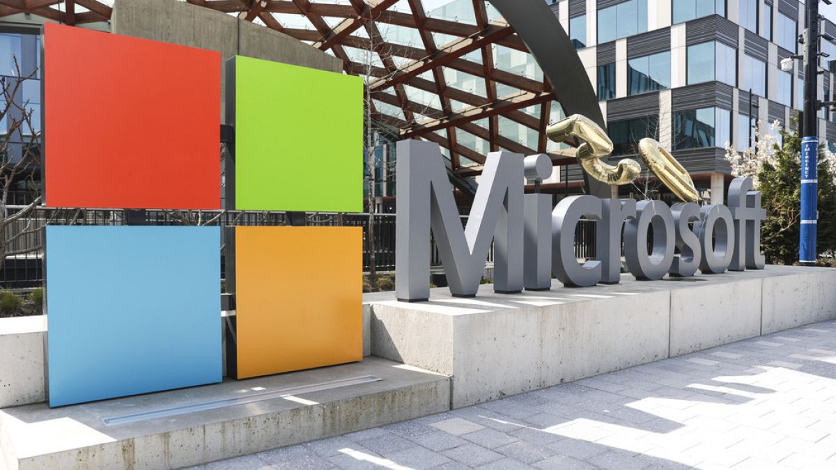 تقوم Microsoft بتخفيض 9000 وظيفة كمراهنات عملاقة للتكنولوجيا على الذكاء الاصطناعي