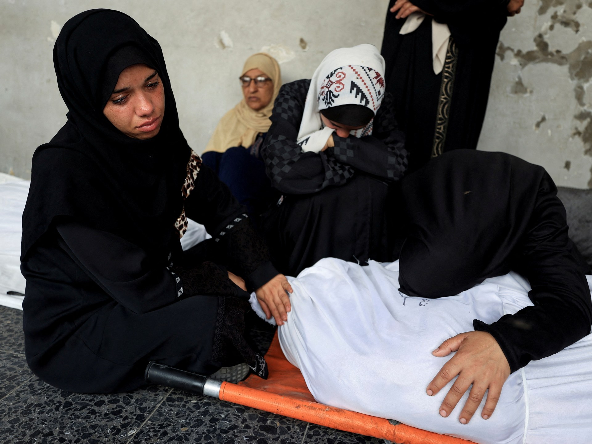 تقوم إسرائيل بإرسال فريق إلى قطر لوقف إطلاق النار ، ويقتل 78 في غزة