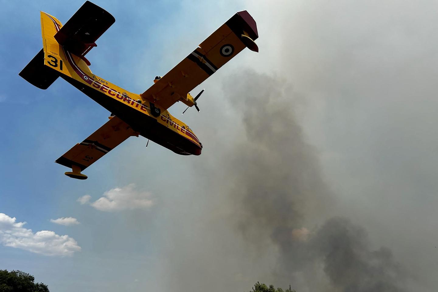 حرائق الغابات: يوجد في فرنسا 12 طائرة فقط من طائرة Canadair ، والتي تبلغ من العمر 30 عامًا في المتوسط "