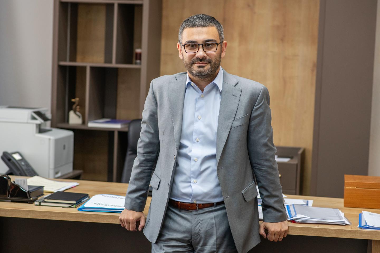 لأول مرة في رومانيا ، تم تعيين شخص روماني وزير