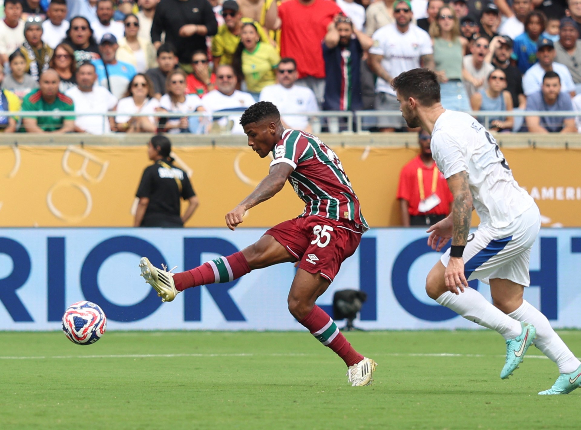 هرقل البطل بينما تغلب Fluminense