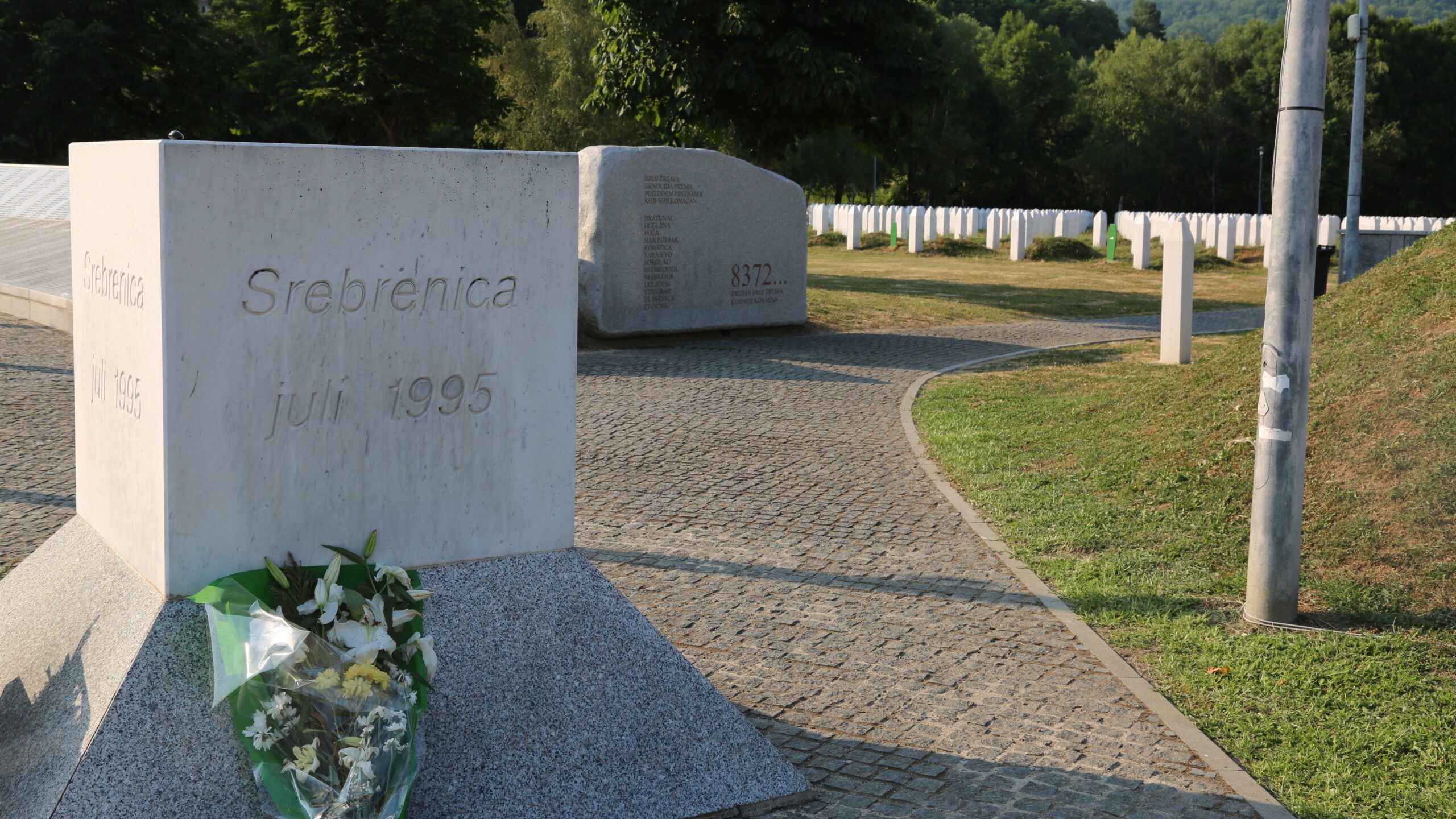 يرسم الناجون من Srebrenica أوجه التشابه مع غزة بعد 30 عامًا من المذبحة